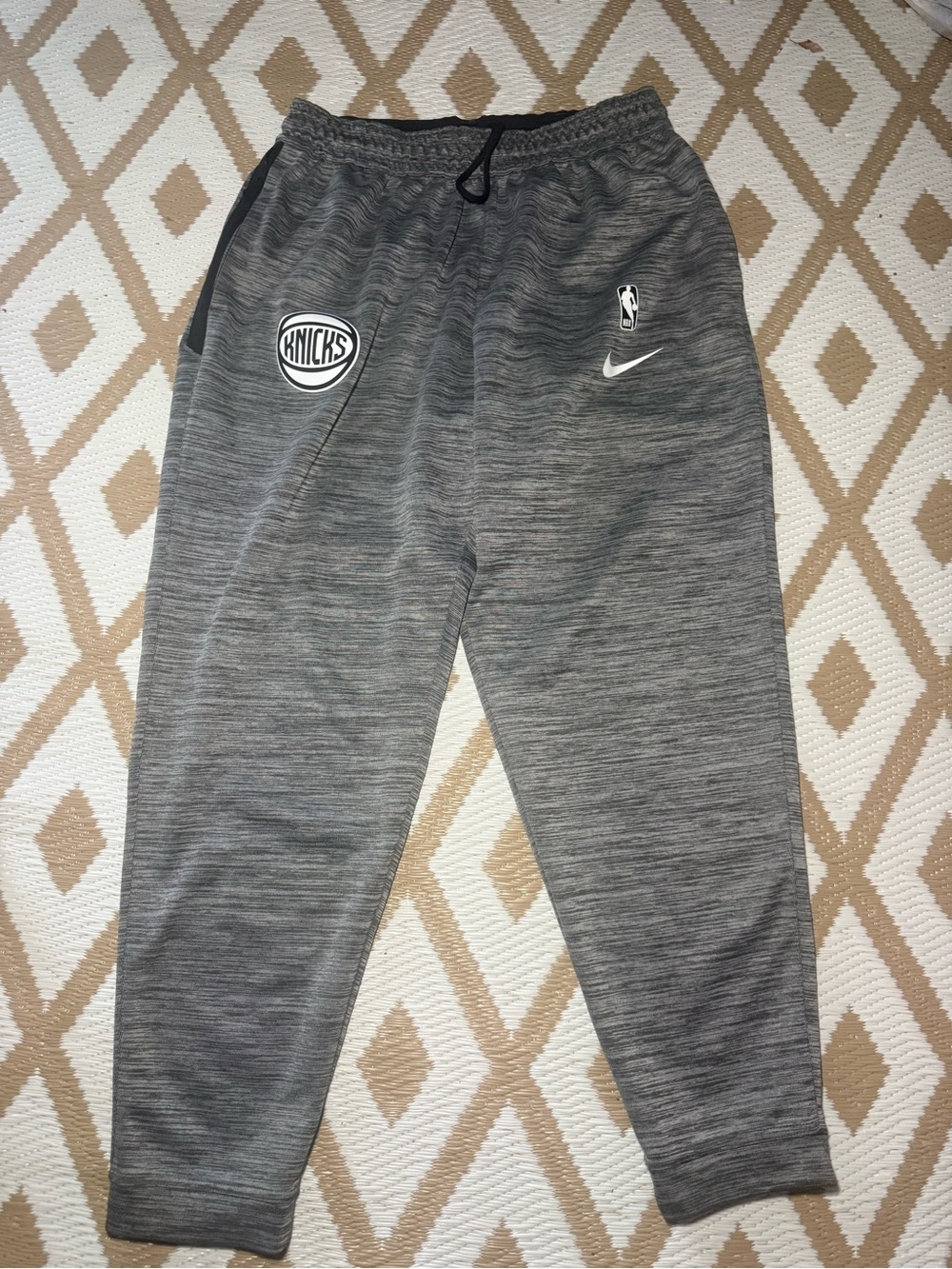 Nike Dri-FIT New York Knicks NBA Gray
Pants Size XL